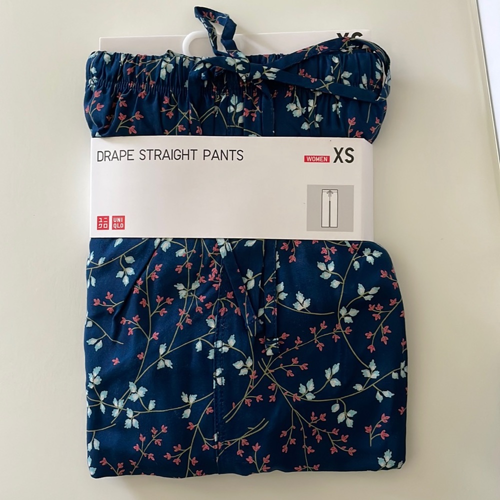 Brand new Uniqlo drape straight pants in XS